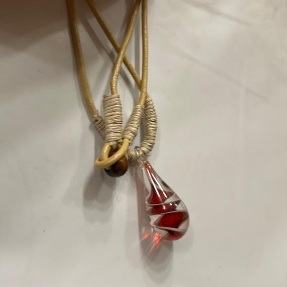 Hemp with Lampwork red swirled glass teardrop pendant - Picture 4 of 12